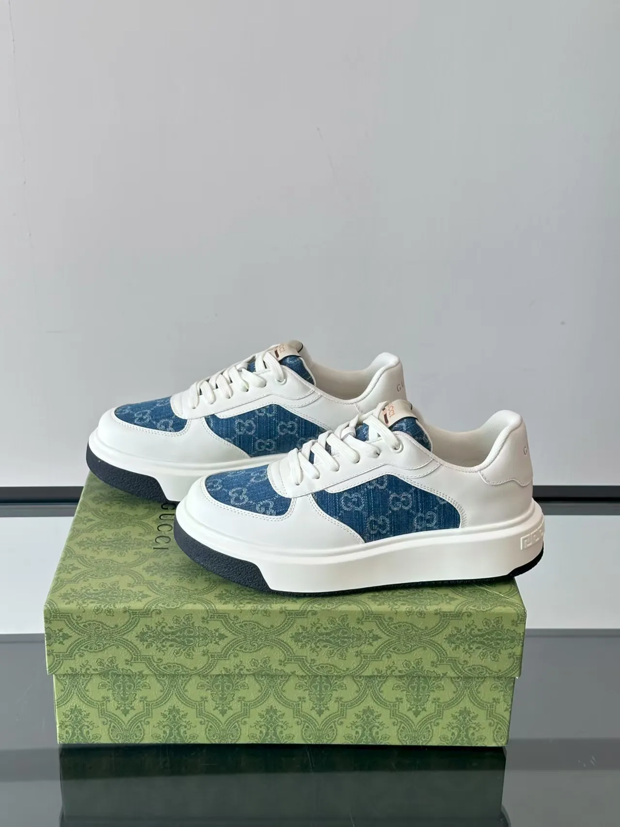 P460. New men's shoes GUCCI [Lightning] latest shoes shipped. Original quality, fashionable, special materials, sheepskin lining, new packaging. The foot feels super comfortable and the workmanship is impeccable. Size: 38-45, white lining. No. 058